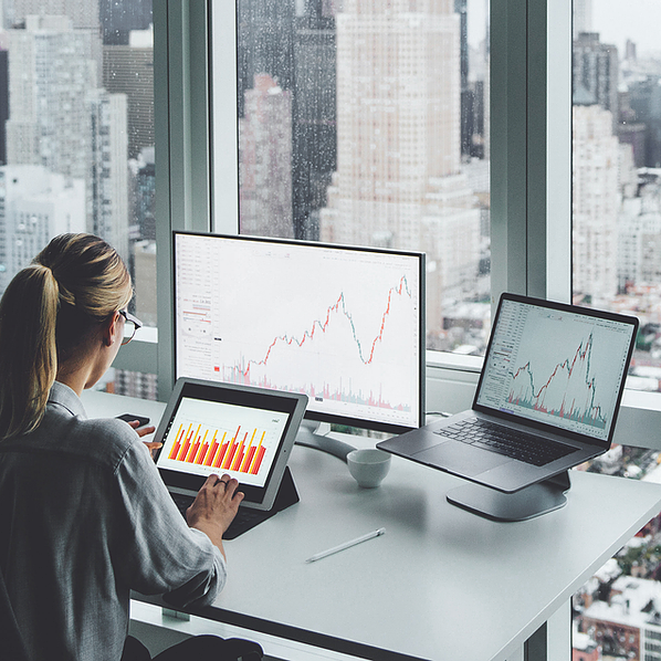 Picture of employee using Power BI in Power Platform to visualize organization data and analyze it to make accurate business decisions