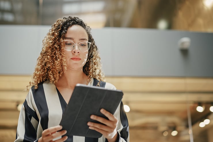 An employee adapts quickly to her organization’s new brand because identity, sign‑in, and collaboration tools were updated consistently across Microsoft 365.