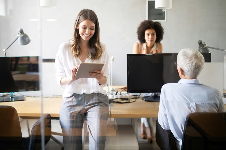 As she works in Microsoft 365, the female employee benefits from Purview’s automated labeling and data retention policies that keep sensitive information secure—without disrupting her daily tasks.