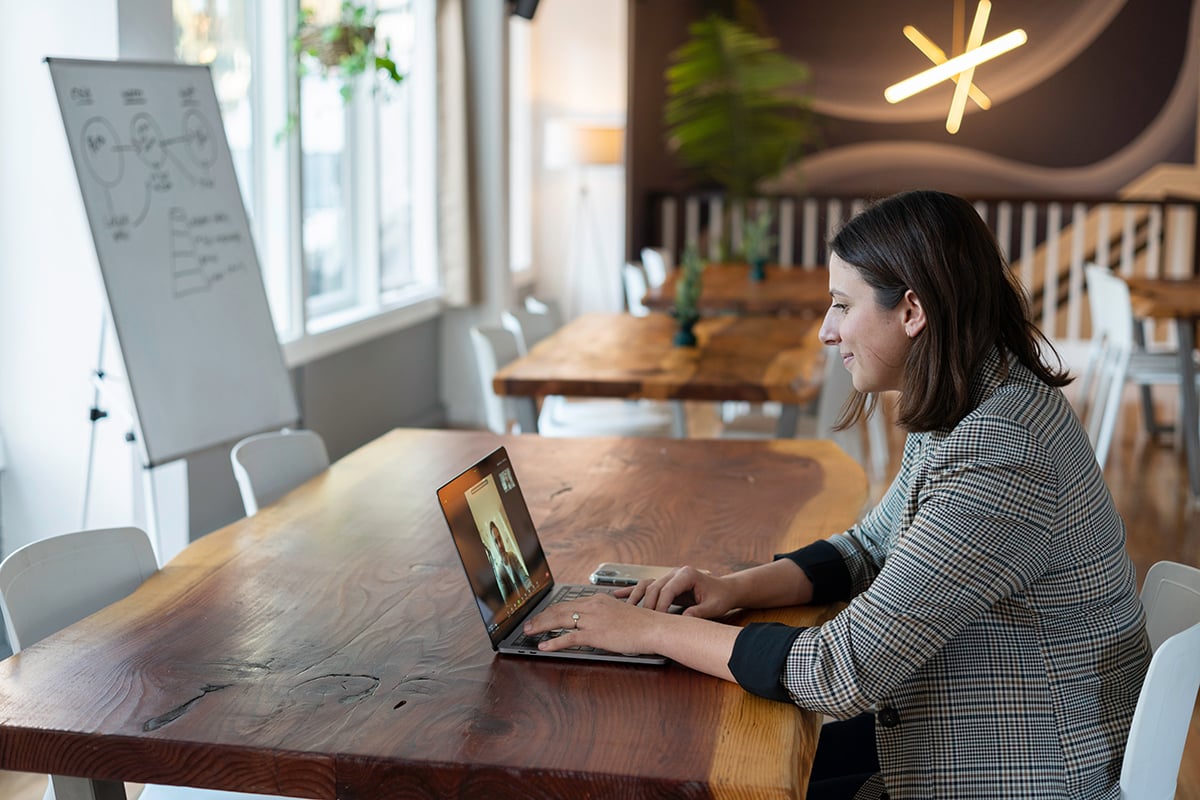 Picture of employee using a new Windows 11 device and reaching out to support team for help