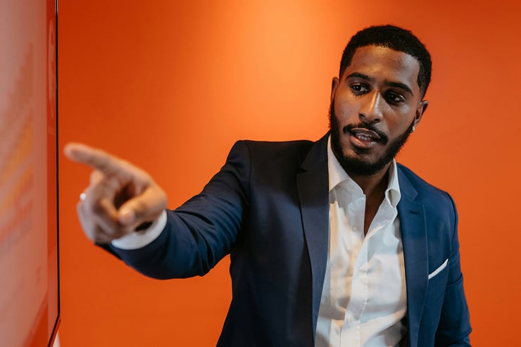 A business analyst points to key metrics powered by Microsoft Fabric’s end-to-end data pipeline—combining ingestion, transformation, and visualization in one platform.