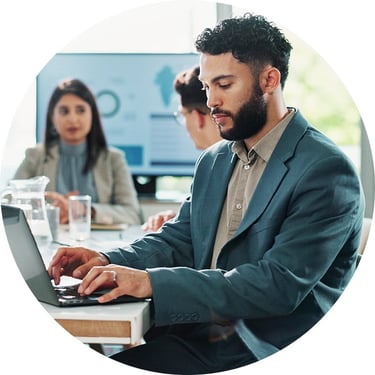 Windows helps the employee stay productive during meetings by giving him a reliable workspace to edit documents, capture notes, and move between Microsoft 365 apps without disrupting the conversation.