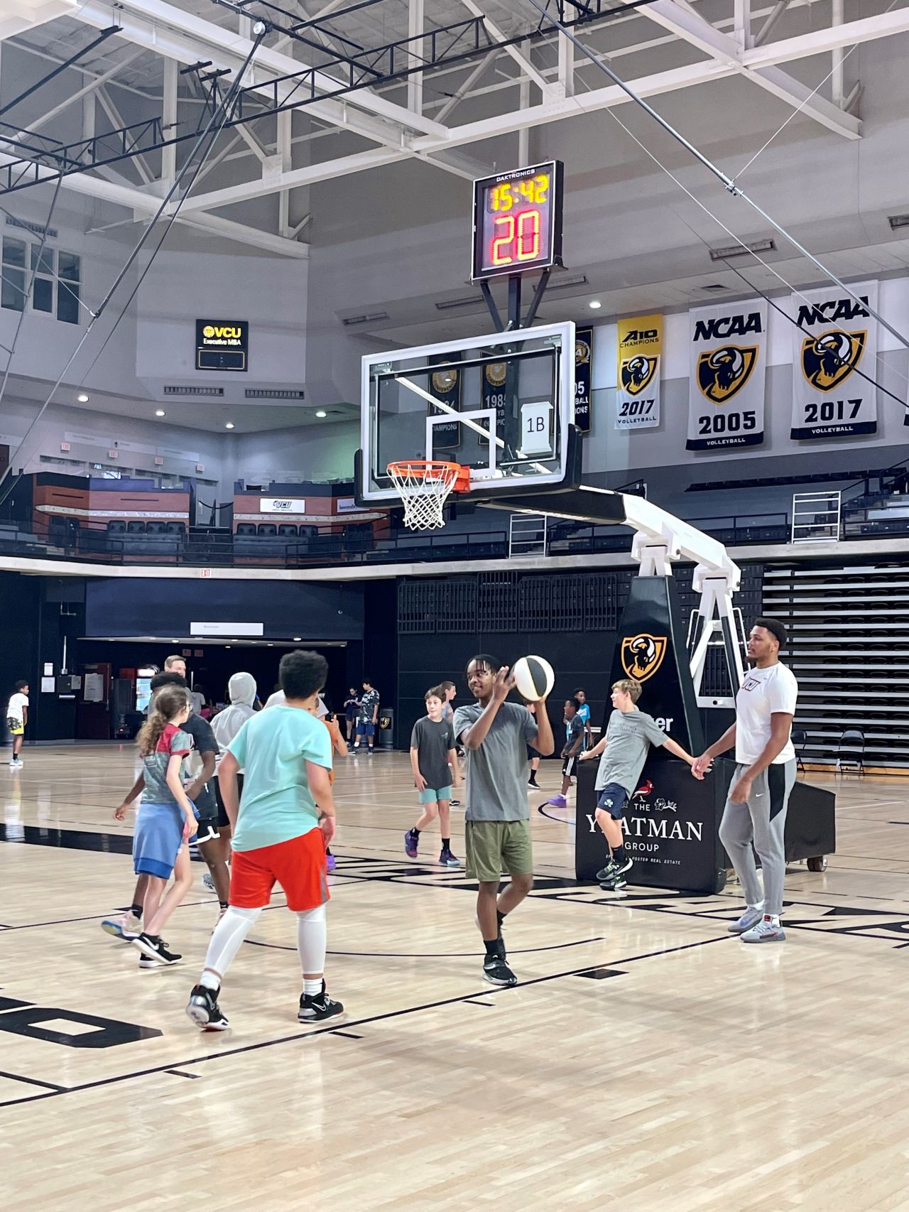 Picture showing kids at the Mike Rhoades Basketball Camp