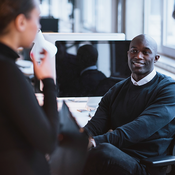 Picture of employees using Exchange Online in Microsoft 365 to schedule team meetings