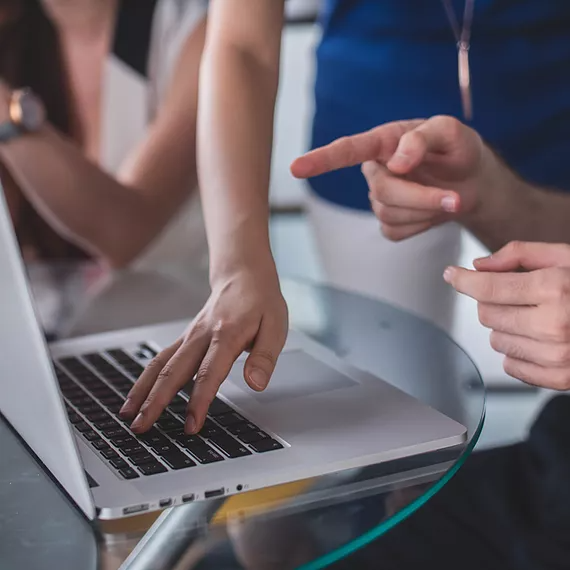 Picture of employee using SharePoint to build sites and portals that engage teams, connecting them to expertise, content, and actionable insights and collective knowledge