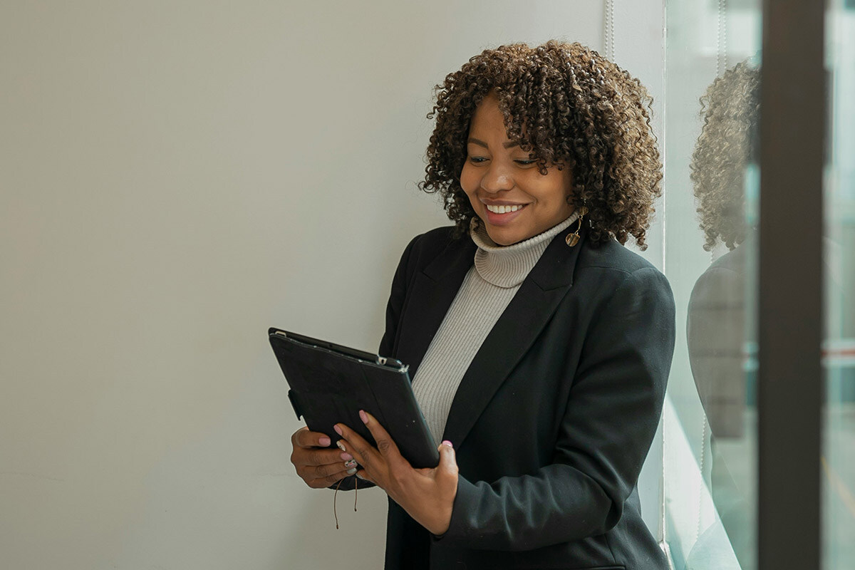 With managed IT services, the employee can securely access Microsoft 365 apps with a properly maintained and protected device, benefit from proactive monitoring to prevent issues, receive quick remote IT support when needed, and work confidently knowing that data security and compliance measures are in place.
