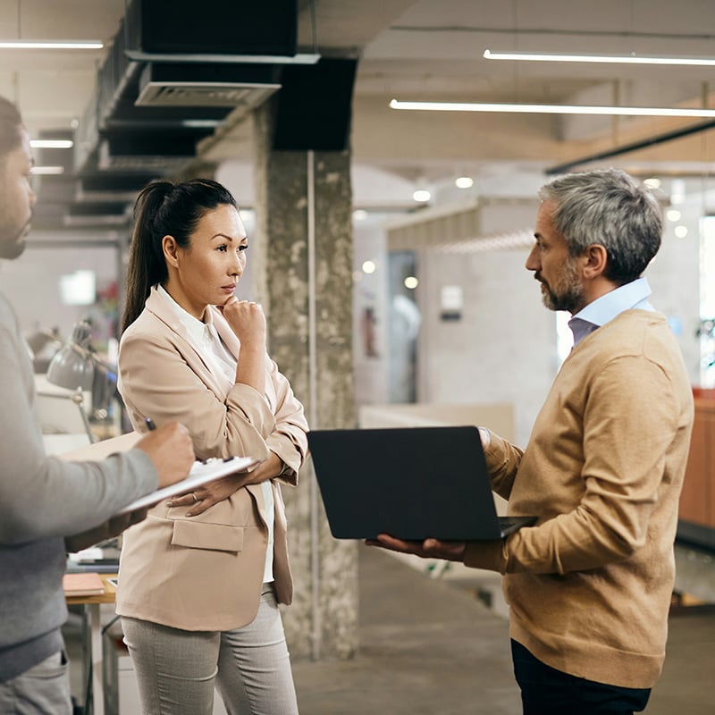 An organization secures all login types, including passwordless, by using Entra ID Protection to enforce MFA, block access, and remediate risks when violations occur.