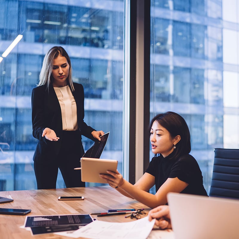 The presentation runs smoothly because Microsoft Intune ensures corporate apps and files are securely accessible on approved devices.