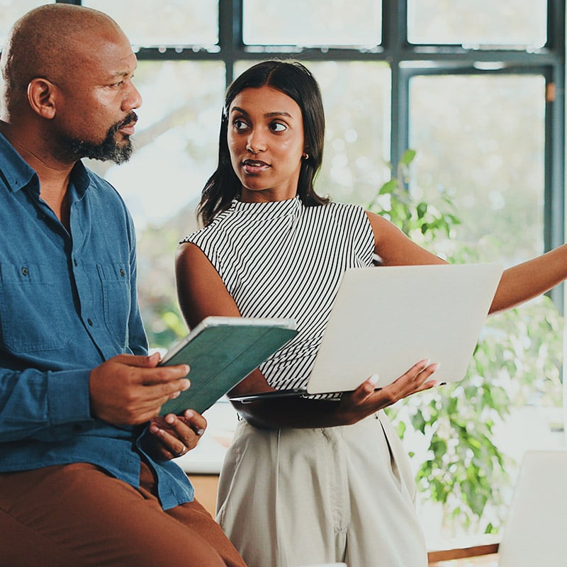 With issues resolved quickly using Microsoft Intune Remote Help, the analyst presents data confidently, supporting informed decision-making across the organization.