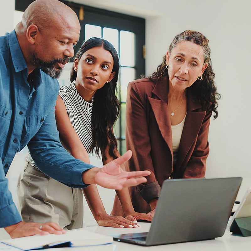 The marketing team collaborates without delays because Microsoft Intune Remote Help ensures IT issues are resolved behind the scenes, keeping projects moving forward.