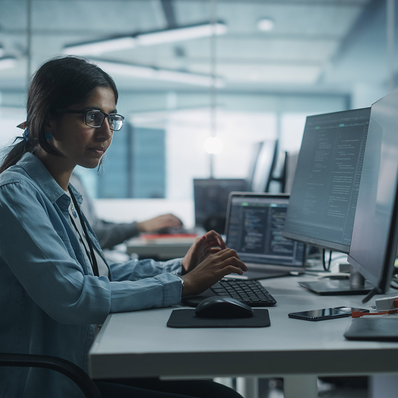 An admin evaluates where personal data is stored, how it flows within the organization, and how trends evolve over time using Microsoft Priva Subject Rights Requests, ensuring better data governance and privacy risk management.