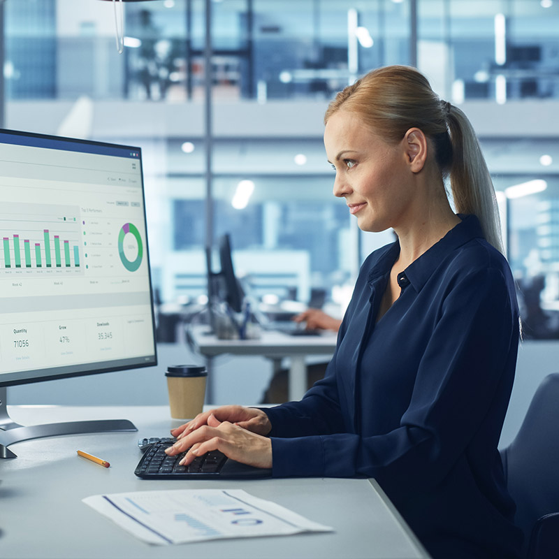An employee uses Microsoft Priva insights to assess privacy issues across the organization, leveraging real-time data to identify risks and take corrective actions that improve compliance and safeguard personal information.