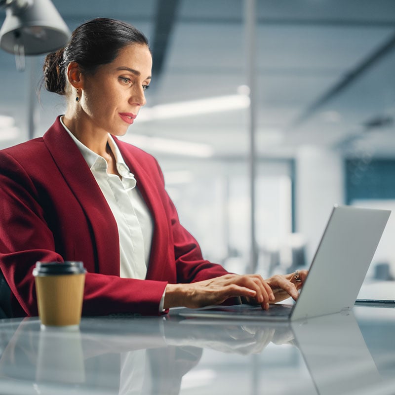 A SOC analyst enables Microsoft Security Copilot from her workstation and receives step-by-step guidance for triage, investigation, containment, and remediation during an active incident.