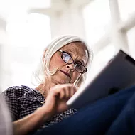 An employee uses Microsoft Defender XDR’s AI-powered automatic actions and playbooks to remediate impacted assets, swiftly restoring them to a secure state and minimizing operational disruptions.