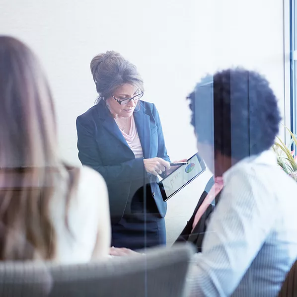An admin presents key analytics and insights from Microsoft Priva to her team, helping them identify privacy risks, assess compliance gaps, and take proactive measures to strengthen data protection across the organization.