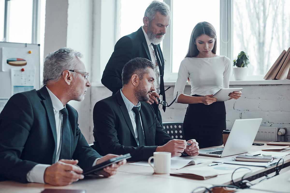 Picture of employees using Microsoft 365 Copilot to drive unique ideas forward and prompting Copilot to shorten, rewrite or give feedback in Word.