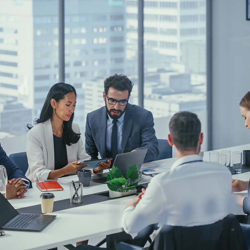 An employee uses Windows 365 to work on his laptop, helping him stay connected to his desktop, business applications, and files without being limited to one physical device.